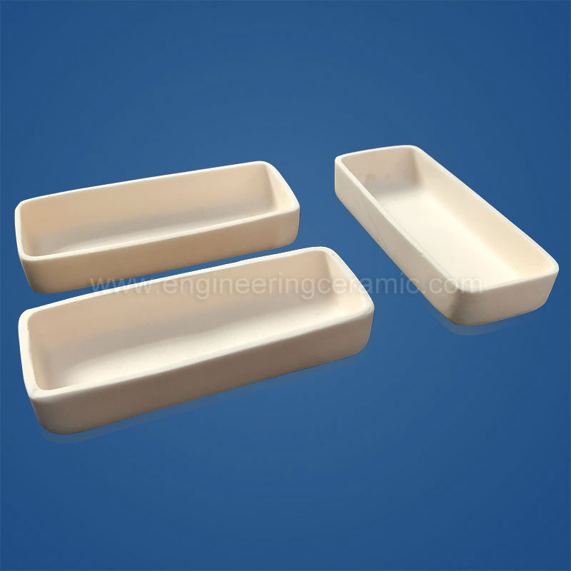 Articoli da laboratorio in ceramica di allumina: le ceramiche tecniche di elevata purezza possono davvero superare i metalli in ambienti corrosivi e ad alta temperatura?